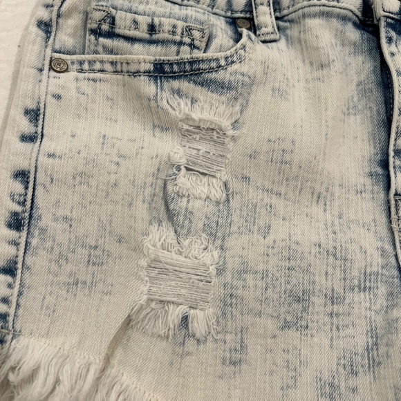 Altar'd State Denim Cloud Wash Distressed Frayed Hem Shorts--Size 28 - Picture 9 of 14